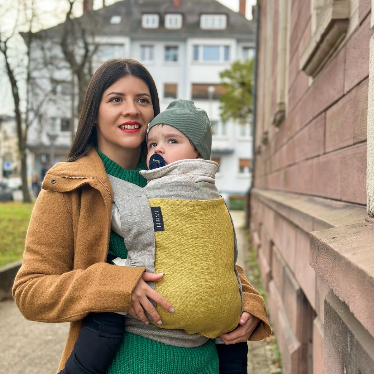 Nirmi Pure ethical Babytrage Babycarrier mit Impact Patch Diamante Senf